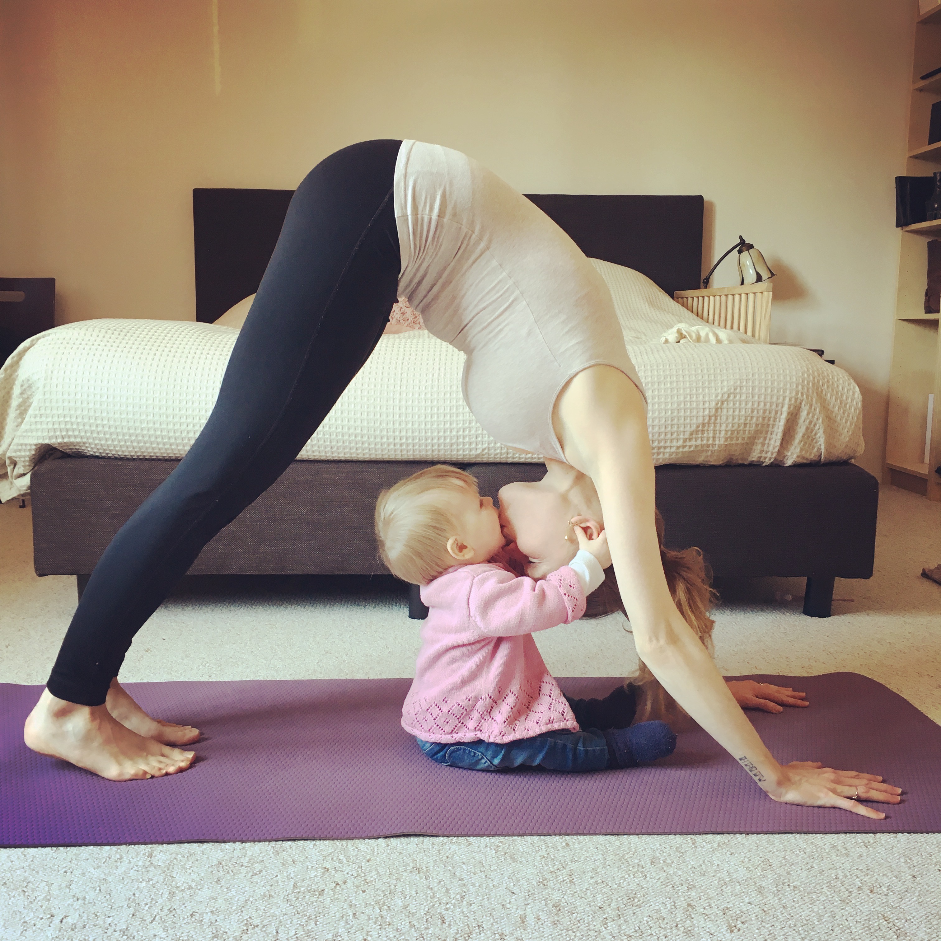 Supermarkt Annoteren iets Mama and Baby Yoga Routine: How to stay Fit as a New Mom