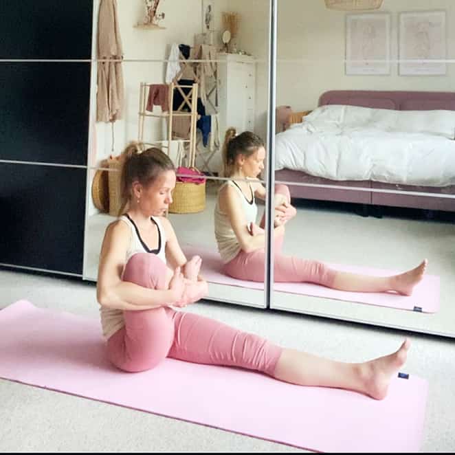 zittende yoga oefeningen