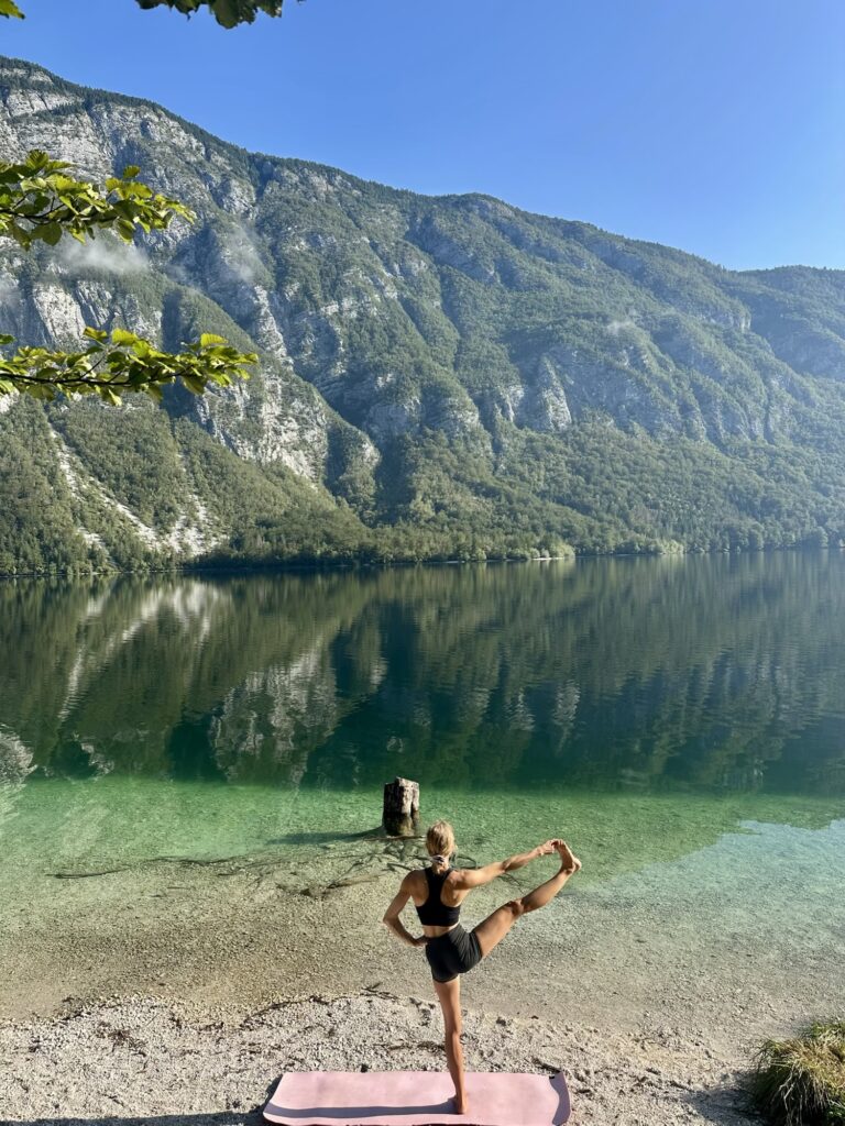 lake bohinj slovenie